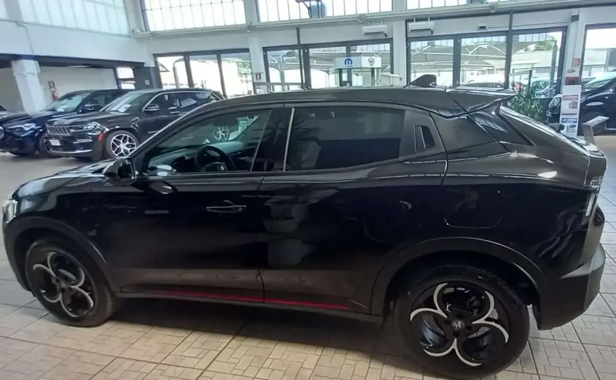 Nuova Alfa Romeo GT Junior Edizione Speciale 136 CV (100 kW) 2025 Nero SUV