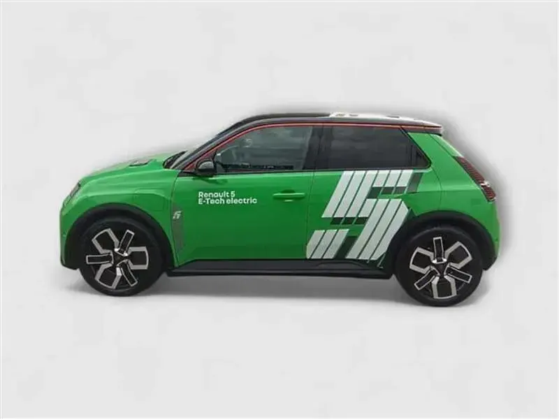 Usata Renault 5 E-Tech Komfort 110 kW (150 CV) 2024 Verde chiaro