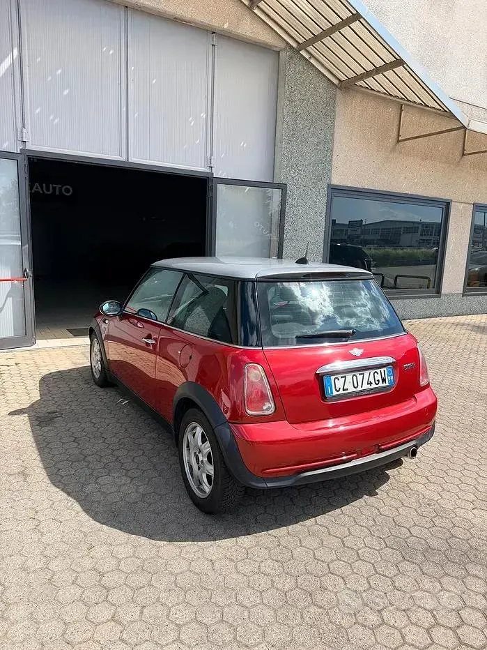 Usata Mini Cooper Seven 116 CV (85 kW) 2006 Rosso Utilitaria