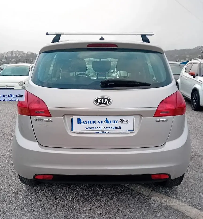 Usata Kia Venga LX 77 CV (56 kW) 2011 Marrone Utilitaria