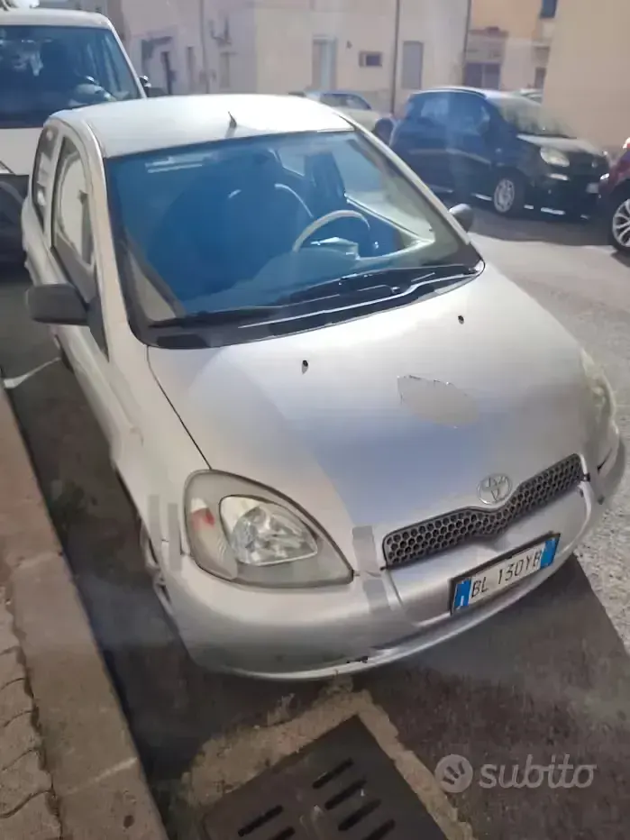 Second-hand Toyota Yaris 86 CP (63 kW) 2000 Gri Berlinǎ