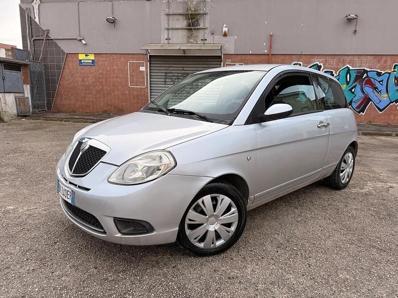 Usata Lancia Ypsilon 75 CV (55 kW) 2008 Argento Utilitaria