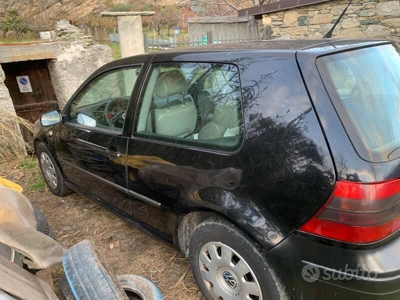 Nero Usata 2002 VW Golf IV Due volumi | 600 € (Super prezzo) - Immagine 1/4