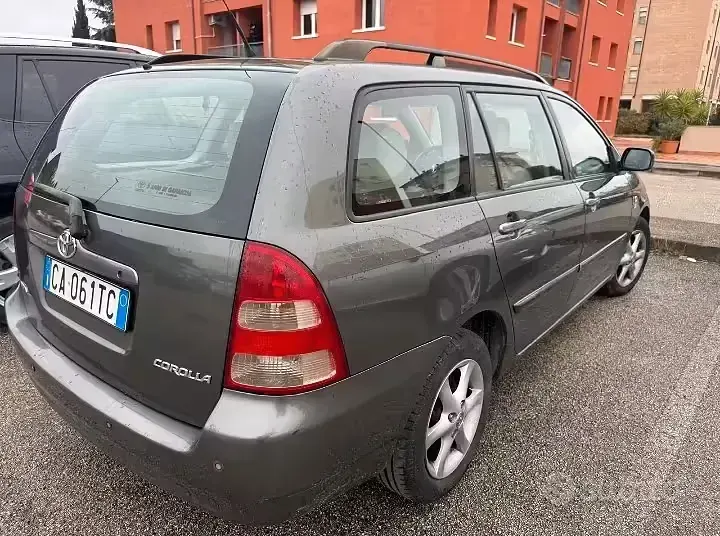 Usata Toyota Corolla 90 CV (66 kW) 2002 Grigio Station wagon