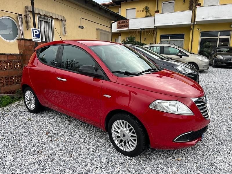 Rosso Usata 2014 Lancia Ypsilon Platinum Due volumi | 6900 € (Buon prezzo) - Immagine 1/4