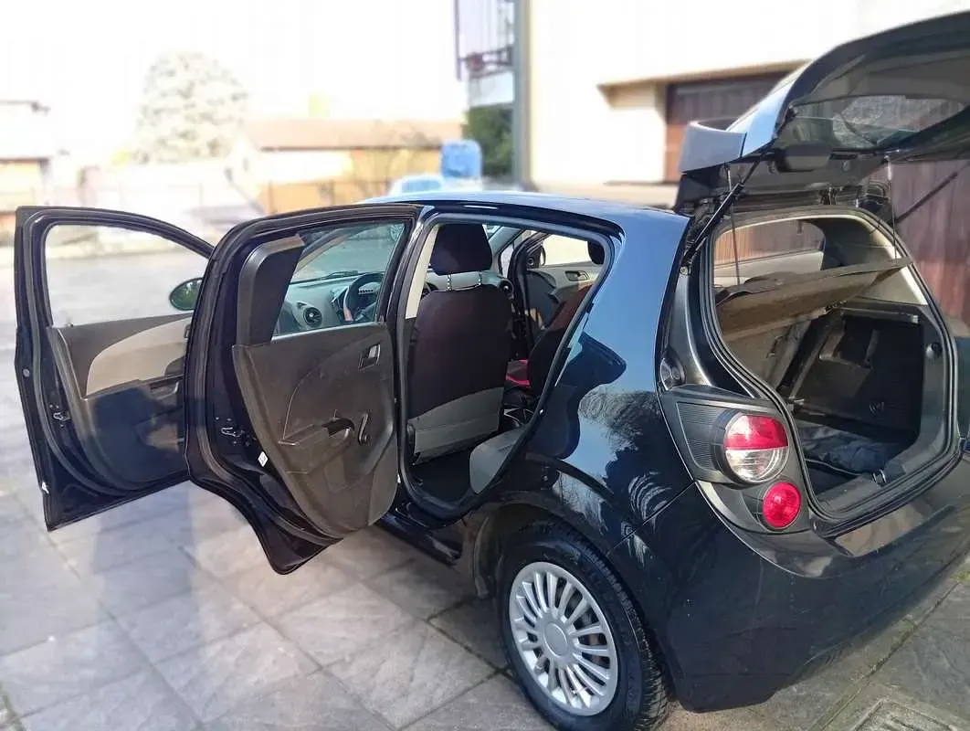 Usata Chevrolet Aveo LS 86 CV (63 kW) 2013 Nero Berlina