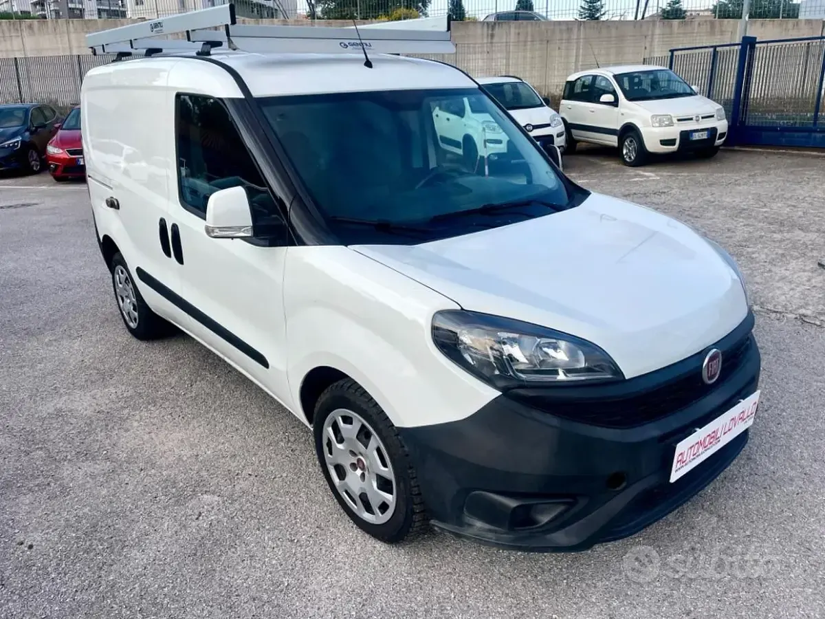 Usata Fiat Doblò 105 CV (77 kW) 2019 Bianco Monovolume