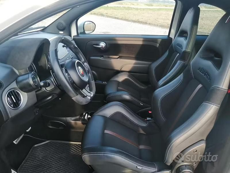 Usata Abarth 695 70th Anniversary 180 CV (132 kW) 2020 Bianco Utilitaria