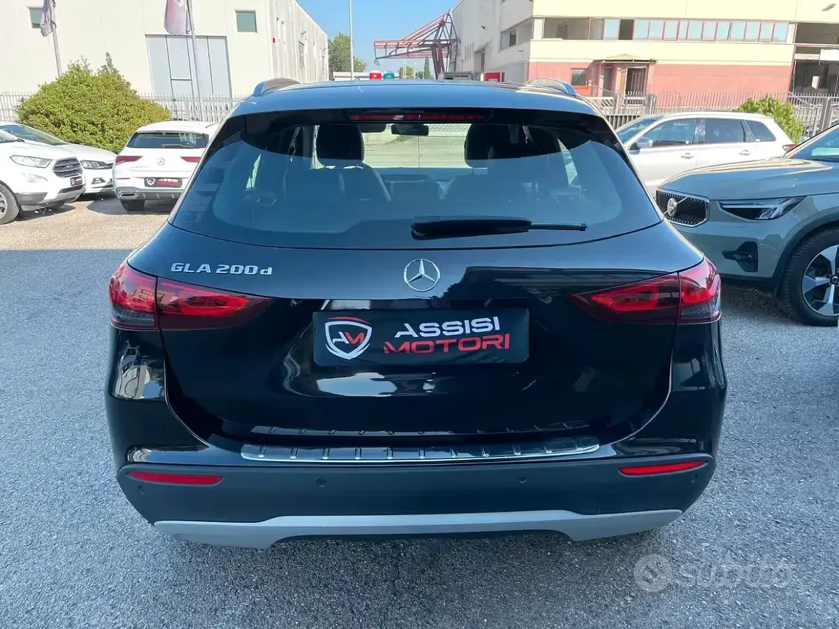 Usata Mercedes GLA200 Business 150 CV (110 kW) 2022 Nero SUV
