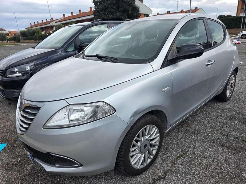 Argento Usata 2015 Lancia Ypsilon Gold Due volumi | 4200 € (Super prezzo) - Immagine 1/4