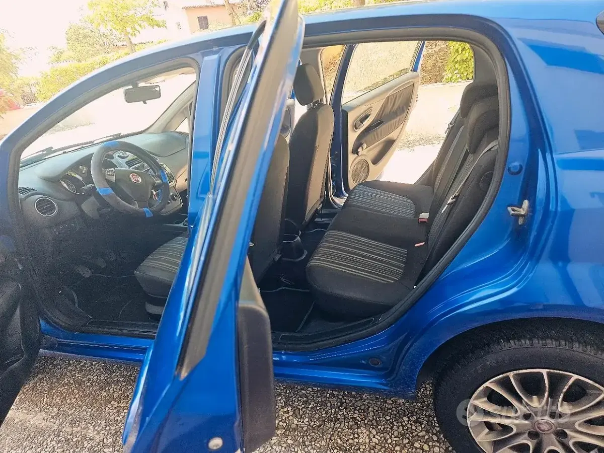 Usata Fiat Punto Evo 77 CV (56 kW) 2011 Bluazzurro Utilitaria
