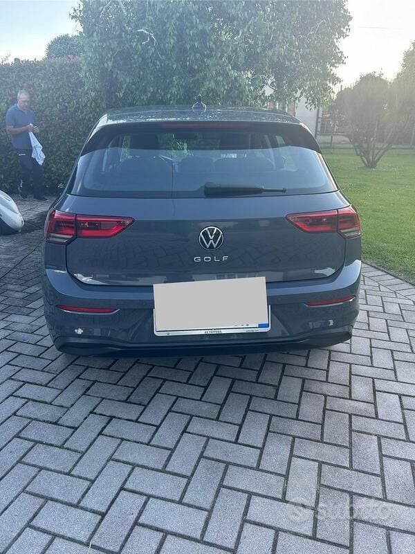 Usata VW Golf VIII 116 CV (85 kW) 2021 Grigio Utilitaria