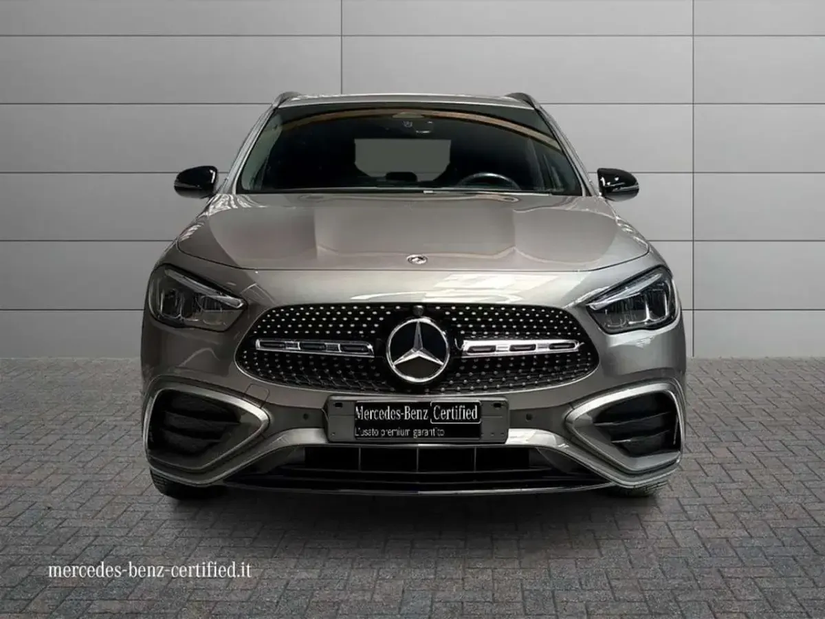 Usata Mercedes GLA200 Advanced Plus 150 CV (110 kW) 2024 Grigio montagna SUV