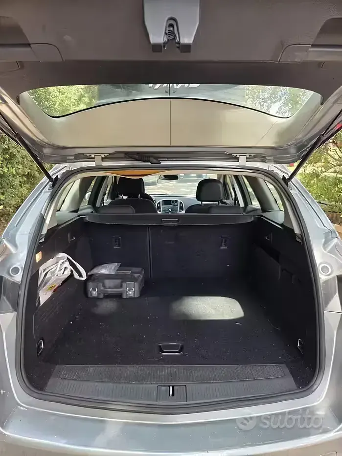 Usata Opel Astra 140 CV (102 kW) 2013 Station wagon