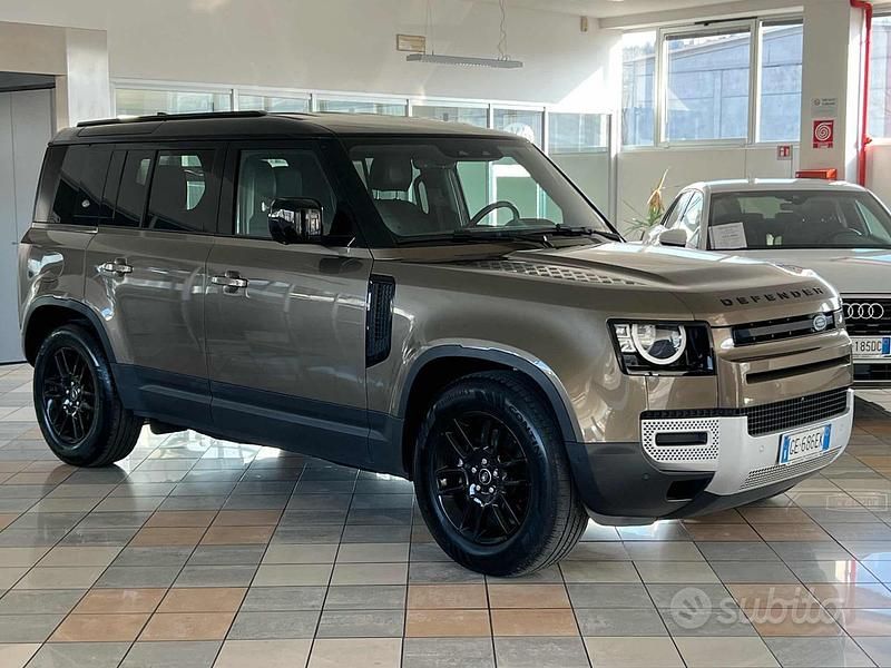 Usata Land Rover Defender SE Dynamic 200 CV (147 kW) 2021 Gondwana stone gloss SUV