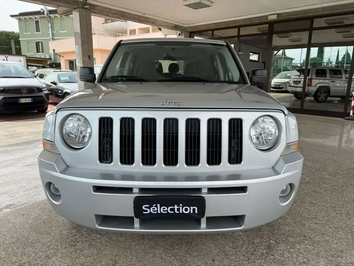 Usata Jeep Patriot Limited 140 CV (102 kW) 2008 Grigio SUV