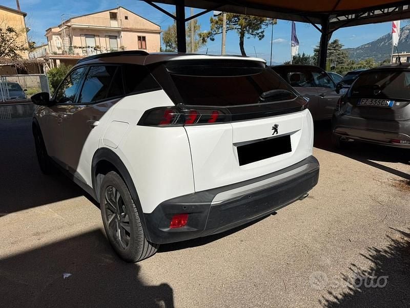 Usata Peugeot 2008 Allure 131 CV (96 kW) 2022 Bianco SUV