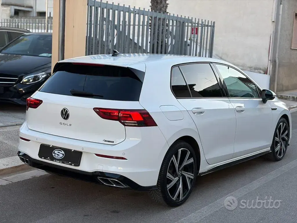 Usata VW Golf VIII R-line 150 CV (110 kW) 2022 Bianco Berlina