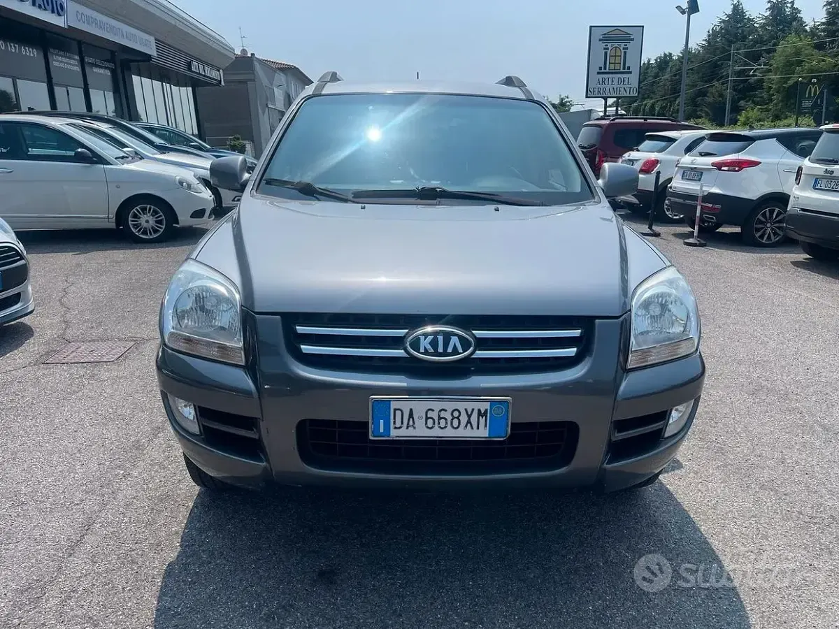 Usata Kia Sorento Active 140 CV (102 kW) 2006 Grigio SUV