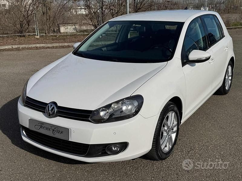 Usata VW Golf VI 105 CV (77 kW) 2011 Bianco Utilitaria