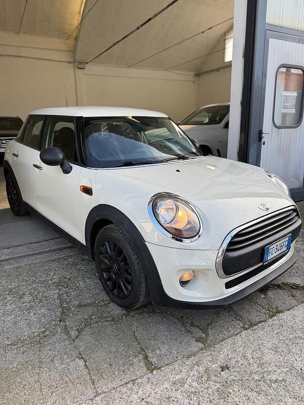 Usata Mini One D 95 CV (69 kW) 2015 Beige Utilitaria