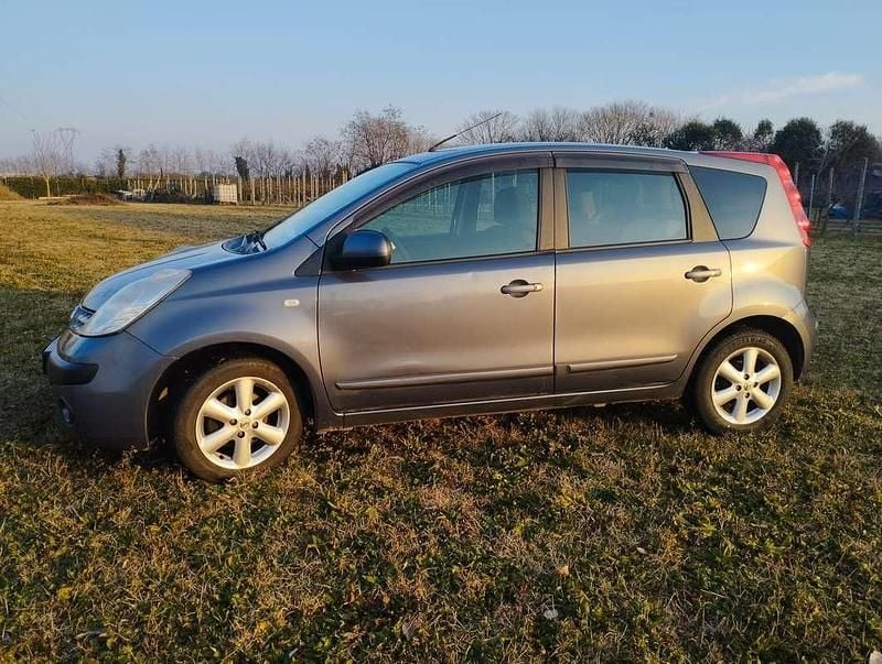 Usata Nissan Note Tekna 86 CV (63 kW) 2007 Grigio Utilitaria