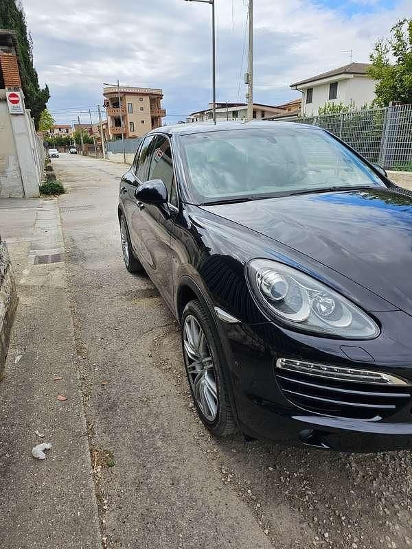 Usata Porsche Cayenne 239 CV (175 kW) 2010 Grigio SUV