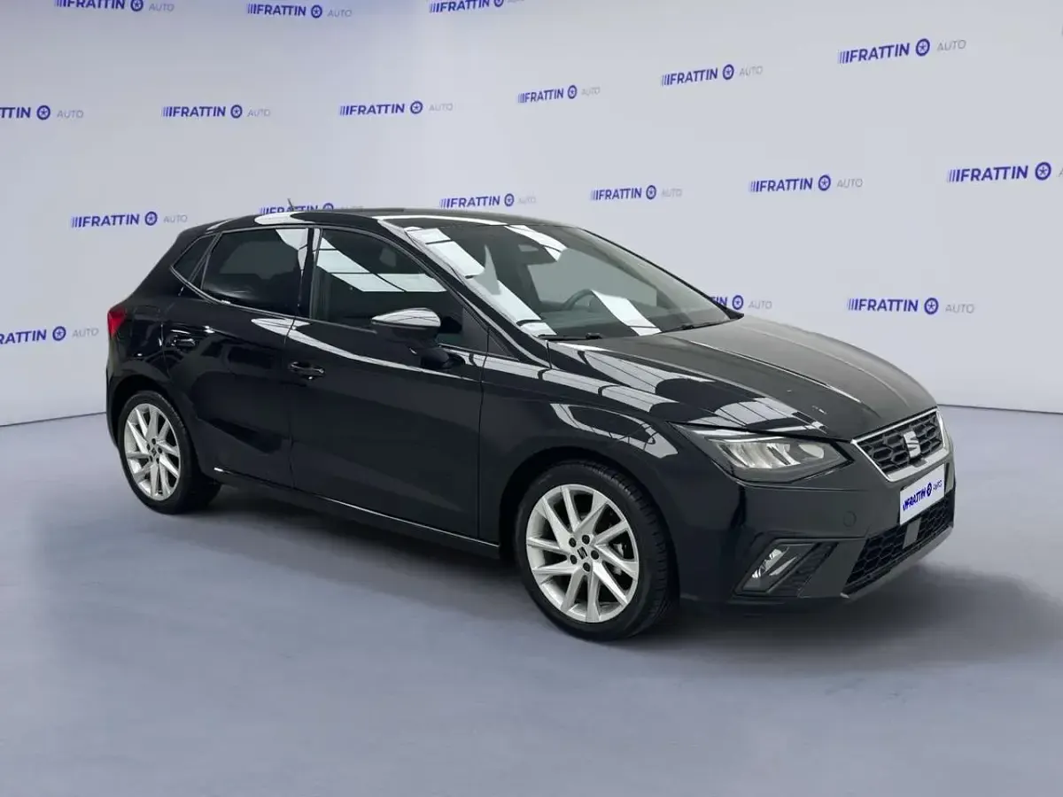 Usata Seat Ibiza FR 95 CV (69 kW) 2024 Nero midnight [0e0e]  metalli Utilitaria