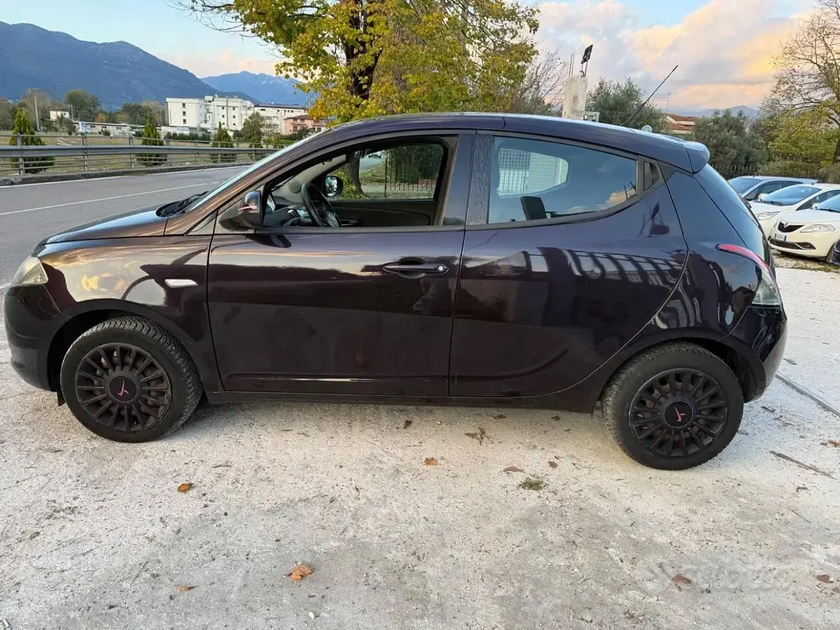 Usata Lancia Ypsilon Platinum 69 CV (50 kW) 2014 Nero Utilitaria