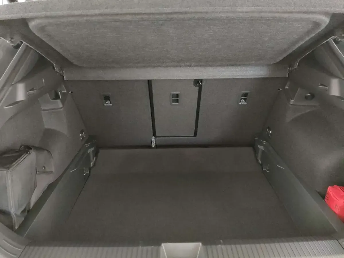 Nuova VW T-Roc R-line 150 CV (110 kW) 2026 Grigio scuro metall. SUV