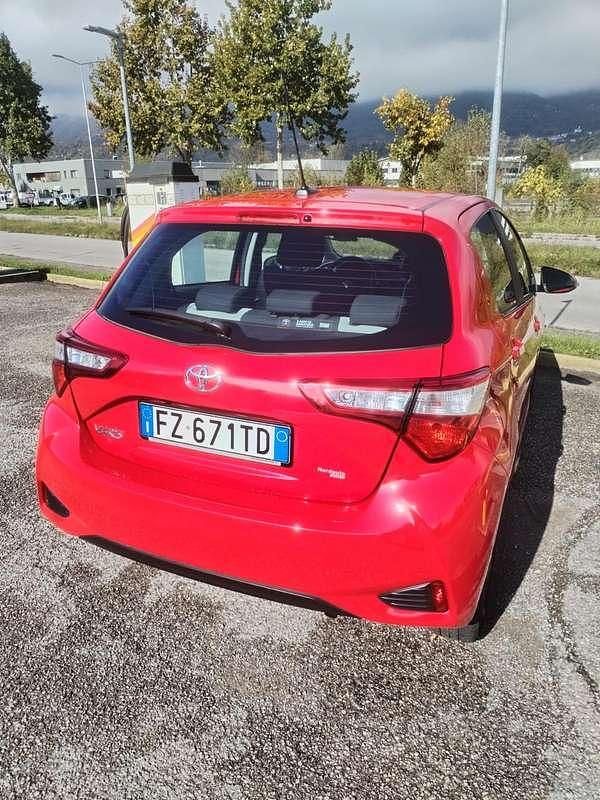 Usata Toyota Yaris Active 72 CV (52 kW) 2020 Rosso Berlina