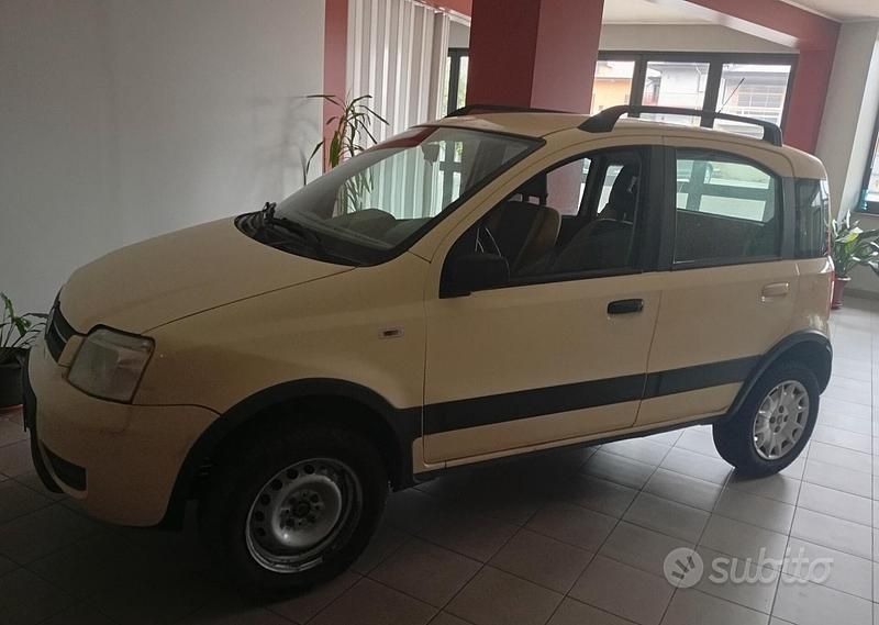 Usata Fiat Panda 4x4 59 CV (43 kW) 2005 Giallo Utilitaria