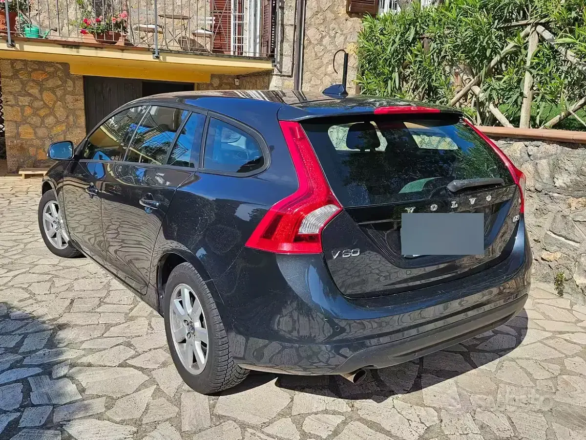 Usata Volvo V60 136 CV (100 kW) 2012 Grigio Station wagon