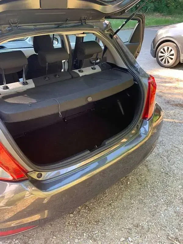 Usata Toyota Yaris Lounge 99 CV (72 kW) 2012 Grigio Utilitaria