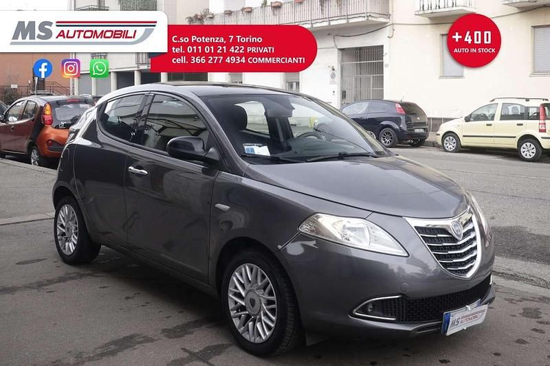Grigio scuro Usata 2014 Lancia Ypsilon Platinum Utilitaria | 6900 € (Buon prezzo) - Immagine 1/4