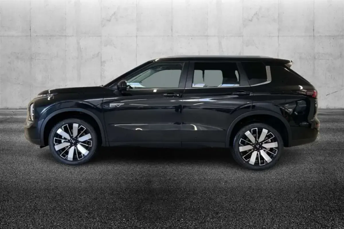 Nuova Mitsubishi Outlander P-HEV 224 CV (164 kW) 2026 Nero Station wagon