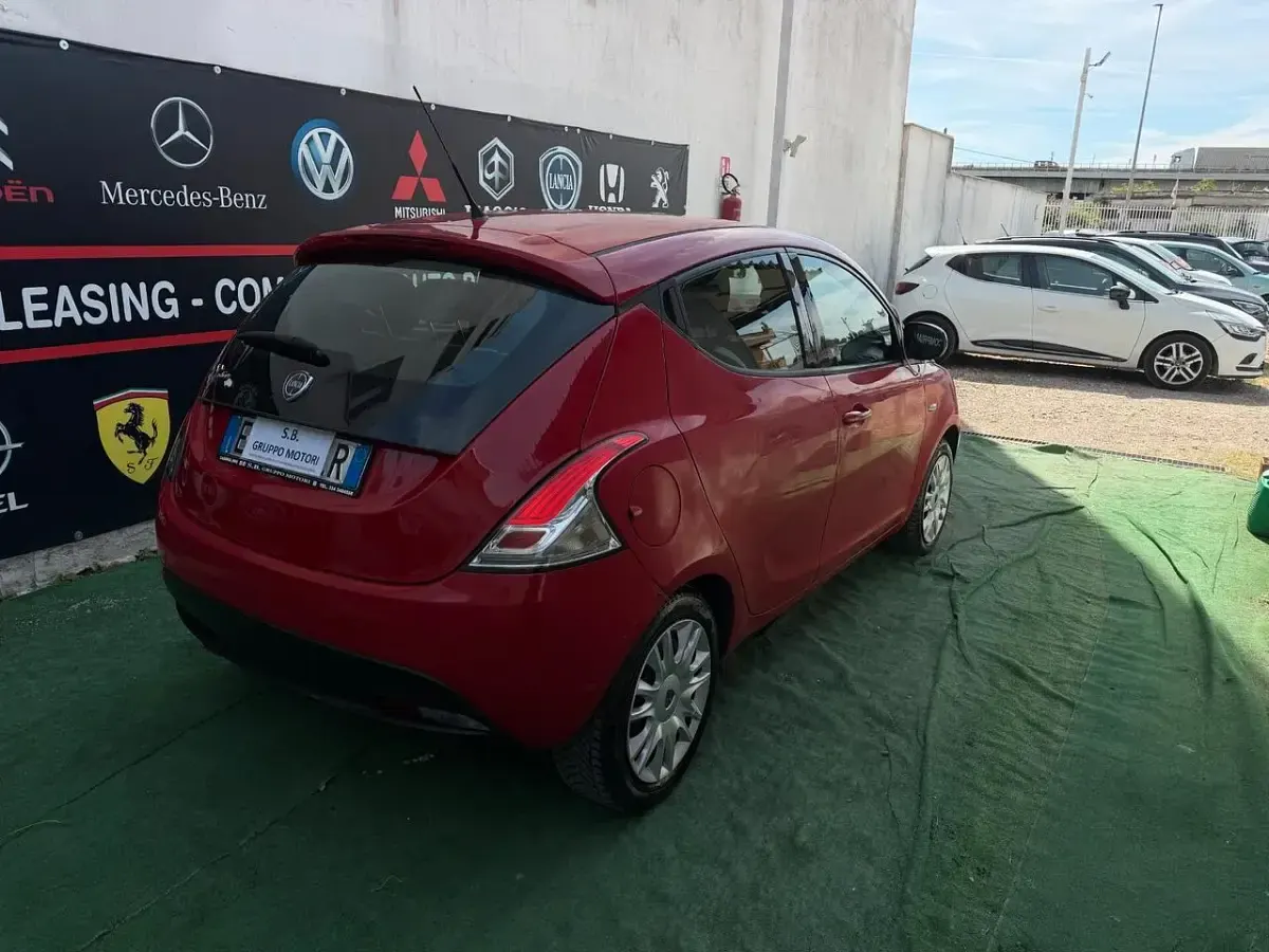 Usata Lancia Ypsilon 95 CV (69 kW) 2016 Rosso Utilitaria