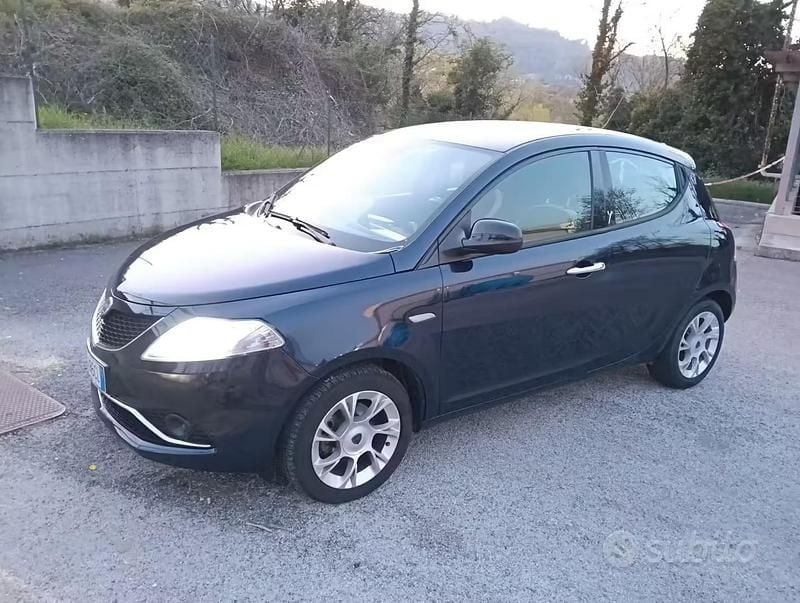 Usata Lancia Ypsilon 95 CV (69 kW) 2016 Blu Utilitaria
