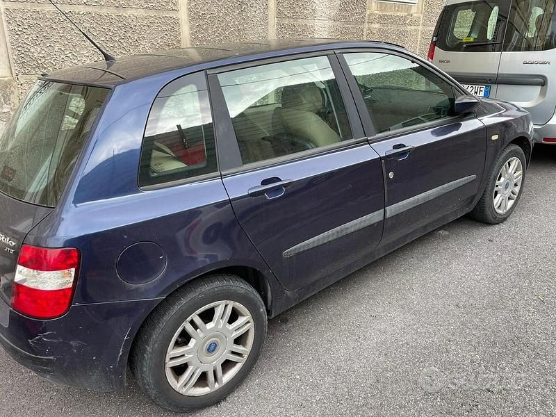 Usata Fiat Stilo 116 CV (85 kW) 2002 Blu Berlina
