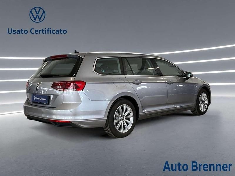 Usata VW Passat Business 150 CV (110 kW) 2023 Pyrit silver metallizzato Station wagon
