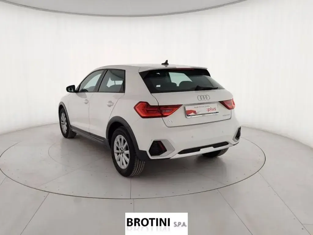 Usata Audi A1 Sportback Business 116 CV (85 kW) 2024 Bianco pastello Utilitaria