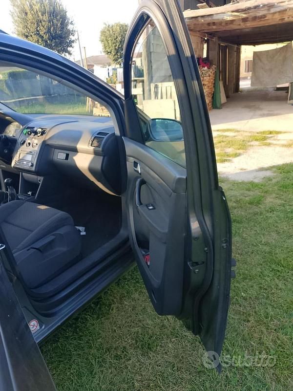 Usata VW Touran 101 CV (74 kW) 2005 Grigio Monovolume