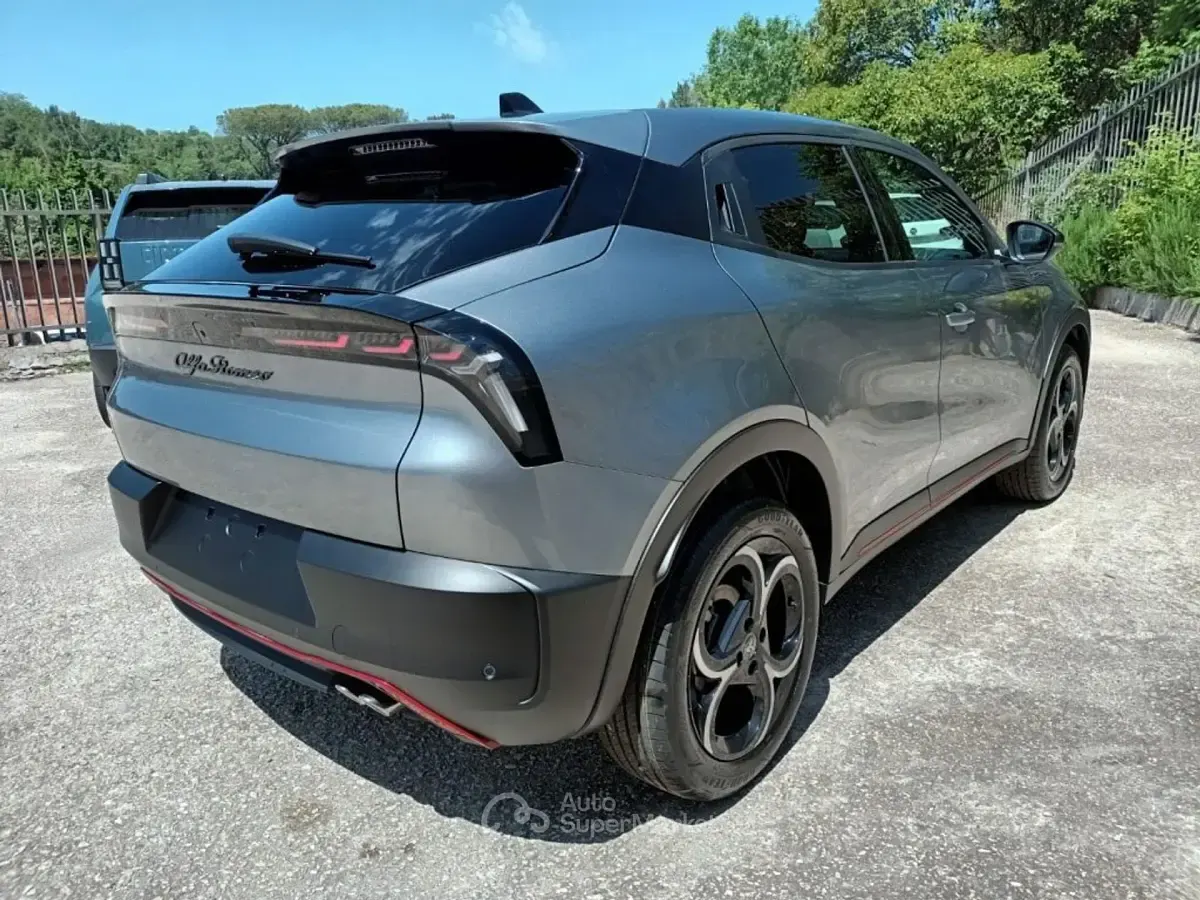 Nuova Alfa Romeo GT Junior Edizione Speciale 136 CV (100 kW) 2026 Gray SUV