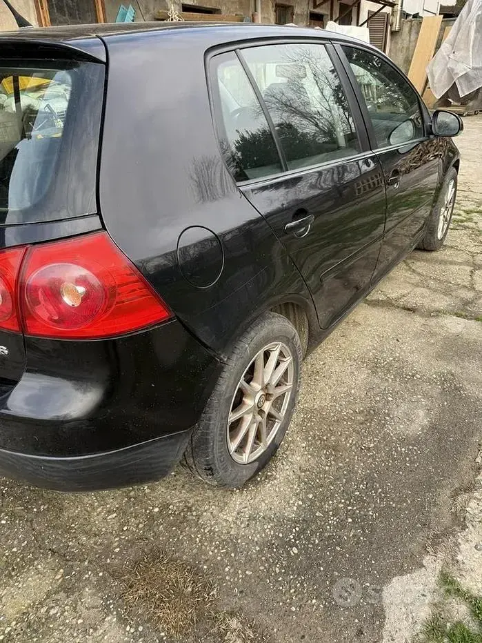 Usata VW Golf V 102 CV (75 kW) 2007 Nero Berlina
