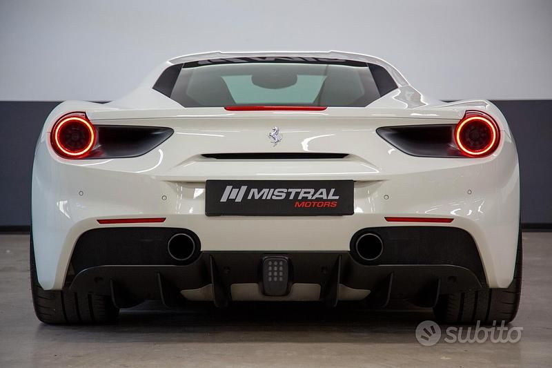 Usata Ferrari 488 670 CV (492 kW) 2016 Bianco Coupé