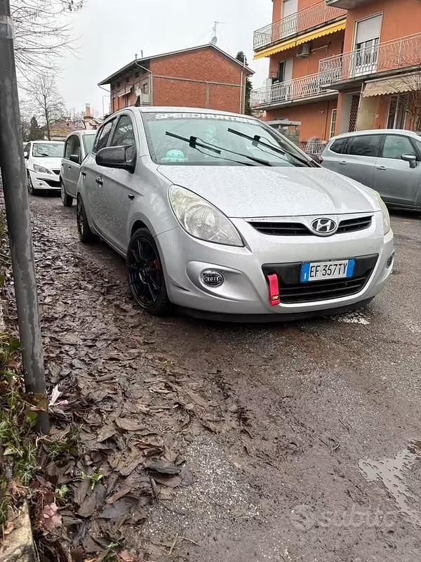 Usata Hyundai i20 78 CV (57 kW) 2010 Grigio Utilitaria