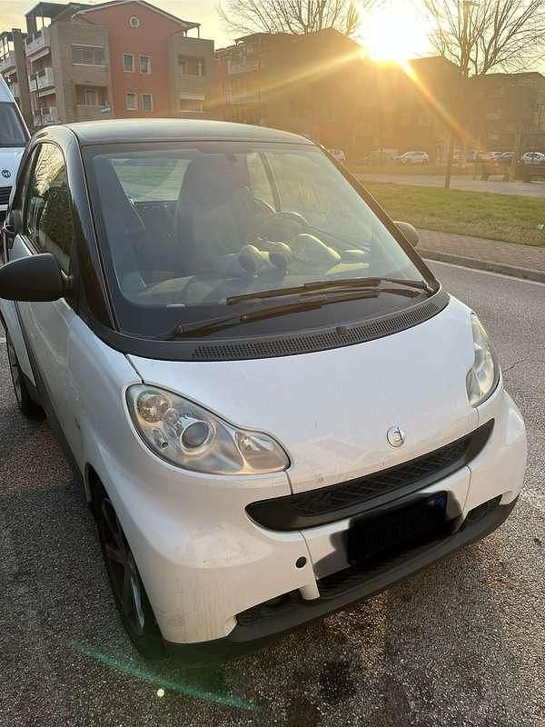 Bianco Usata 2009 Smart ForTwo Coupé Pulse Due volumi | 3000 € (Ottimo prezzo) - Immagine 1/2