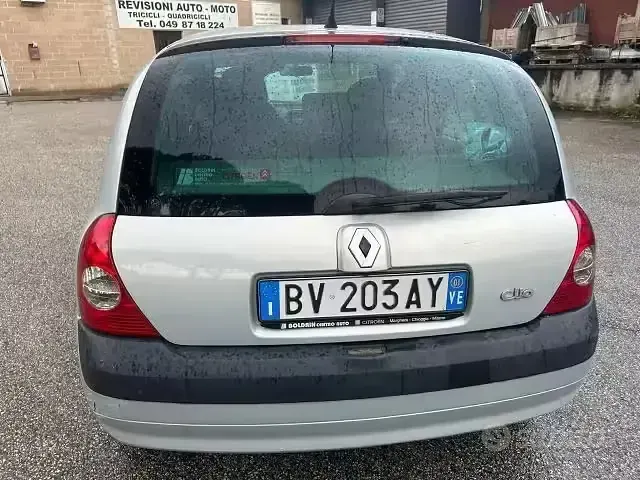 Usata Renault Clio Expression 97 CV (71 kW) 2001 Grigio Berlina