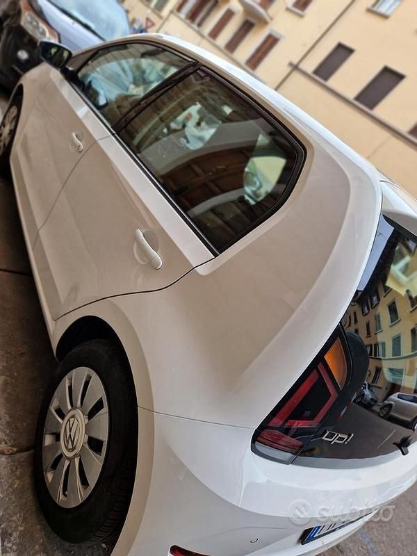 Usata VW up! 70 CV (51 kW) 2017 Bianco Utilitaria
