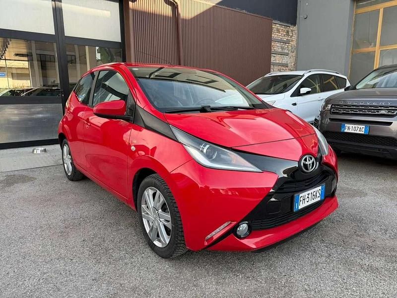 Brugt Toyota Aygo X-wave 69 HK (50 kW) 2017 Rød Hatchback